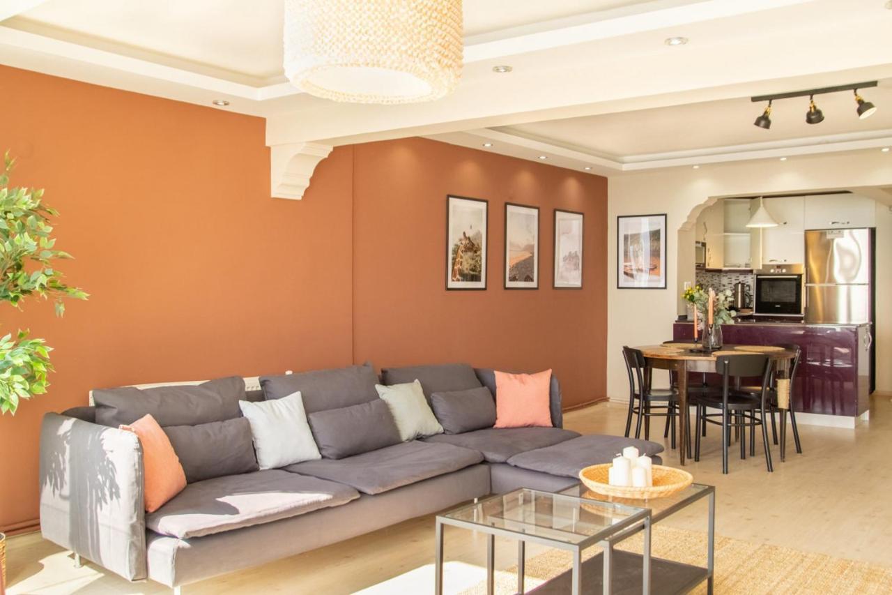 Exceptional Flat With Gorgeous Sea View In *