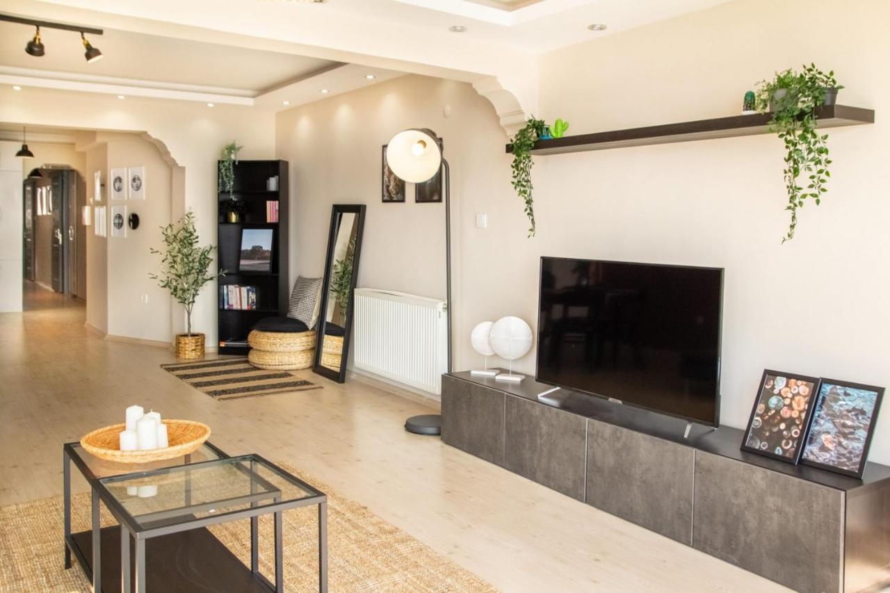 Exceptional Flat With Gorgeous Sea View In Izmir
